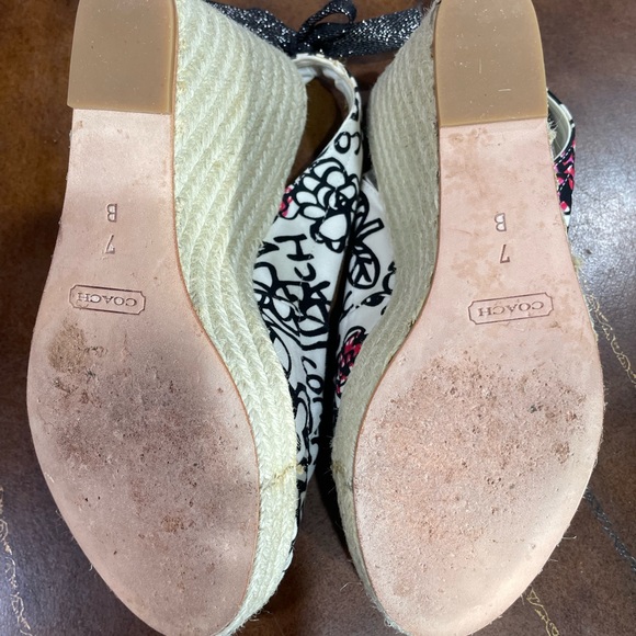 Coach Women’s size 7B woven heel shoes - Picture 10 of 10
